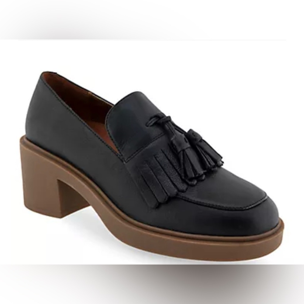 Aerosoles Black Leather Gibes Fringe Tassle Heeled Loafers